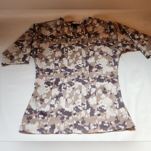 Banana Republic Blouse Womens PXXS Camouflaged Short Sleeve Pleated V-Neck Top
